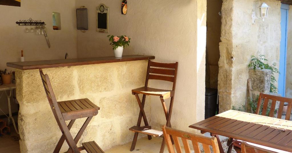 Mas Des Bougainvillees Sernhac エクステリア 写真