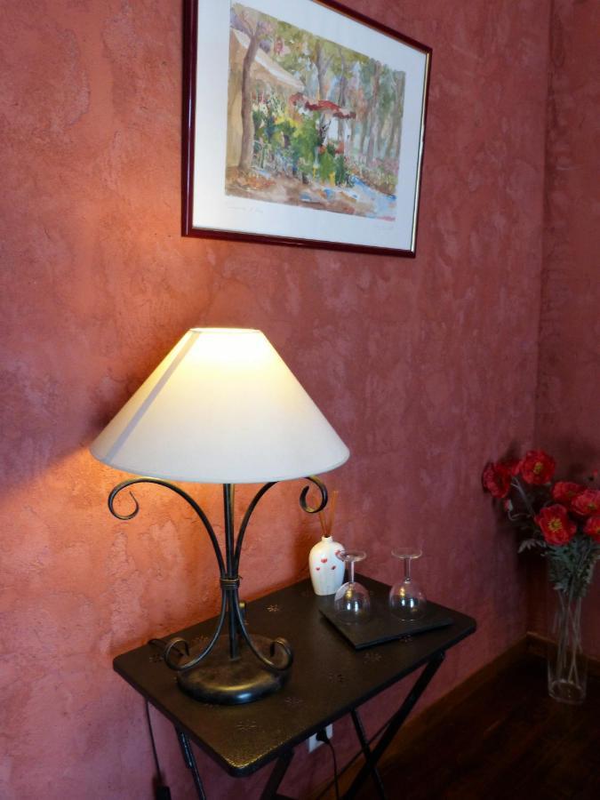Mas Des Bougainvillees Sernhac エクステリア 写真